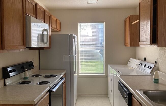 2 beds, 1 bath, $795, Unit 1709 Spring Rose Unit A