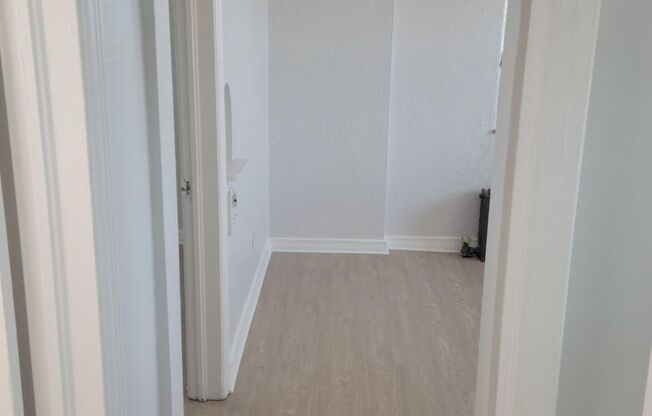 Move In Special!! Newly renovated 1 bedroom with 1 bath