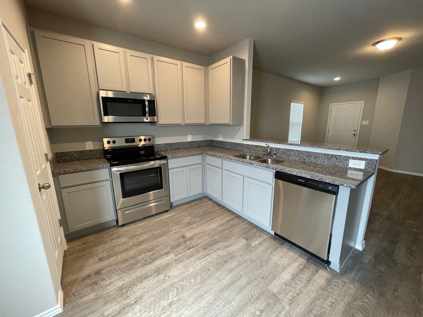7407 Capstone Ridge