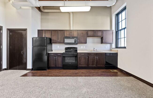 1 bed, 1 bath, 718 sqft, $875, Unit Ellis Urban Lofts - 111