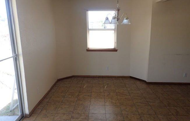 3 beds, 2 baths, $1,595