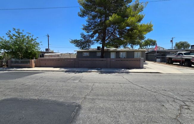 Single story 3 Bedroom house ready for move in!!