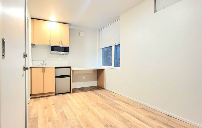 Studio, 1 bath, 122 sqft, $800