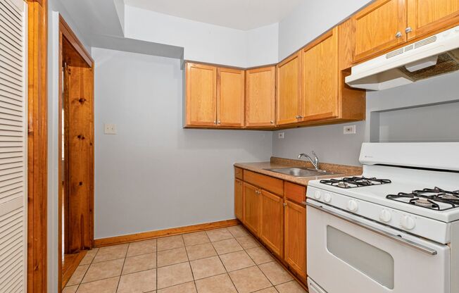 2 beds, 1 bath, $2,010, Unit 2746-2