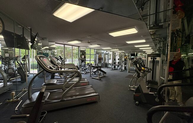2 beds, 2 baths, $2,700, Unit #1402