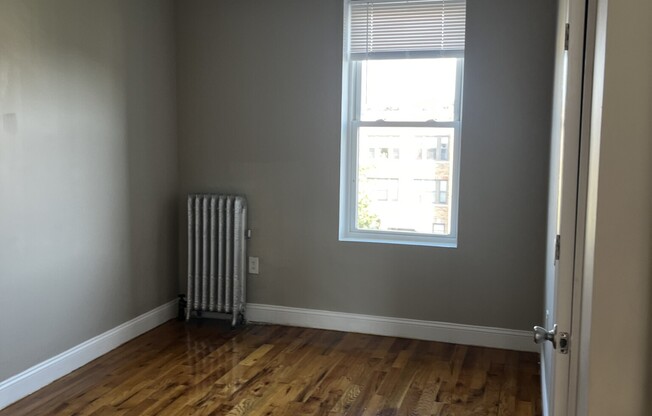 4 beds, 1 bath, $3,750, Unit 5