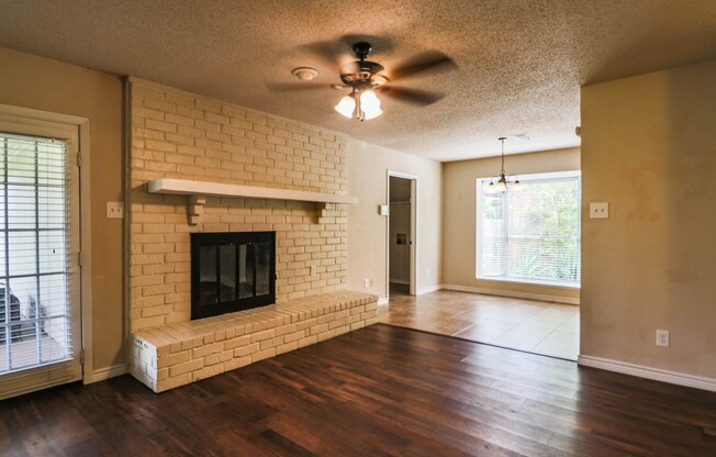 Beautifully crafted 3-2-2 home in the Garland area!