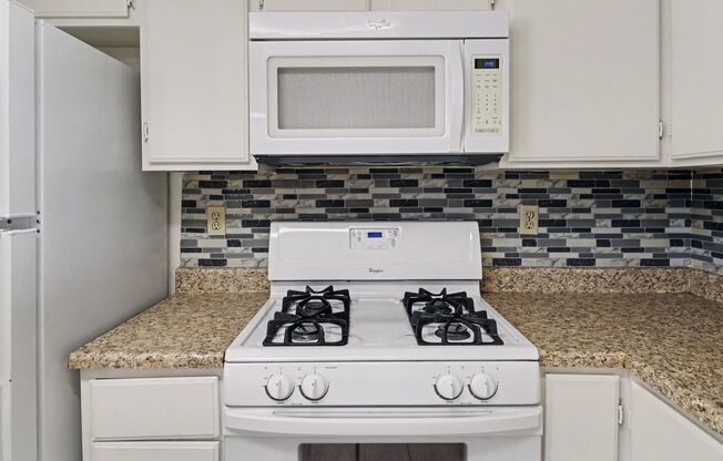 Henderson!!! 4 Bedrooms!! Single Story!! 2 car garage!! Big Back Yard!!! No HOA!! All Appliances!!