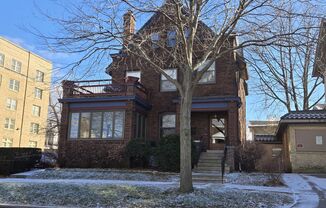 Furnished charming 2 Bedroom in Downtown Madison
