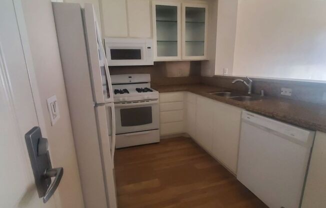 1 bed, 1 bath, 700 sqft, $2,400, Unit #110