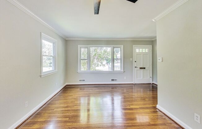 Updated BEAUTIFUL Kensington Home, METRO & Commuter Routes!