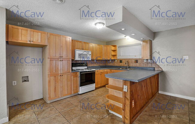 1911 HILLCREST DR