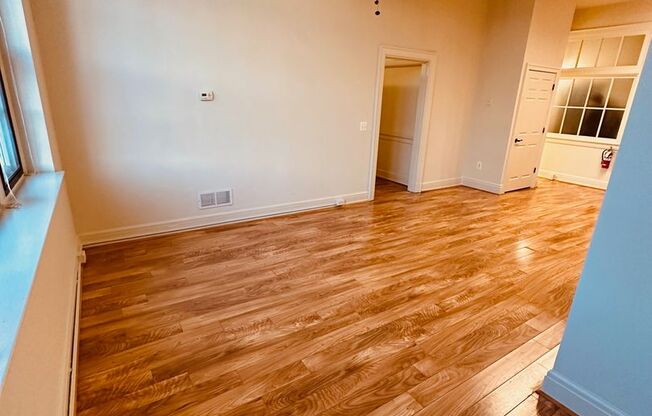 2 beds, 1.5 baths, 1,092 sqft, $1,525, Unit 700 Linden Ave Apt 208