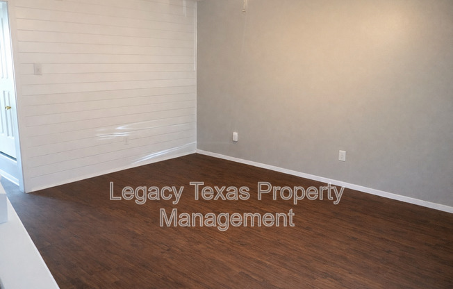 1409 COURTNEY PL