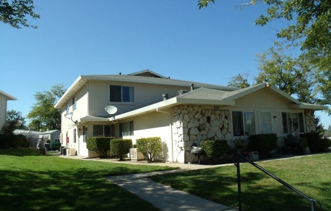 LUXURY AUBURN GREENS TOWNHOUSE UNIT w/GARAGE