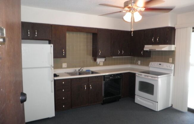 2 beds, 2 baths, $895, Unit F- 4425