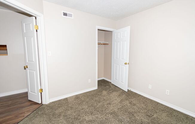 2 beds, 1 bath, 858 sqft, $1,096, Unit K6