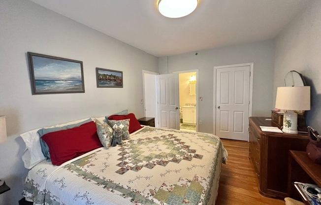 3 beds, 2 baths, 1,291 sqft, $5,800, Unit 402