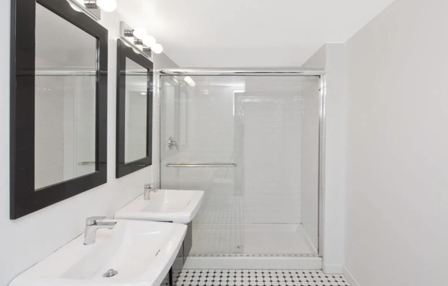 1 bed, 1 bath, $4,700, Unit 2I