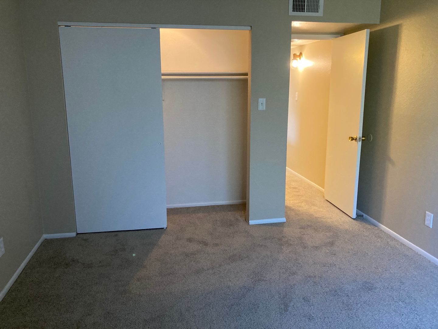 1 bed, 1 bath, 670 sqft, $1,175, Unit 243