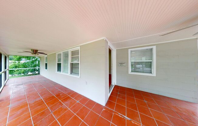 Charming 2 Bedroom/ 1 Bathroom Home with Detached Garage - Near Downtown Orlando!