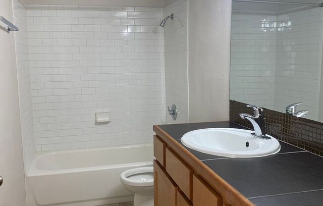 2 beds, 2 baths, 960 sqft, $1,500, Unit LAW13-202