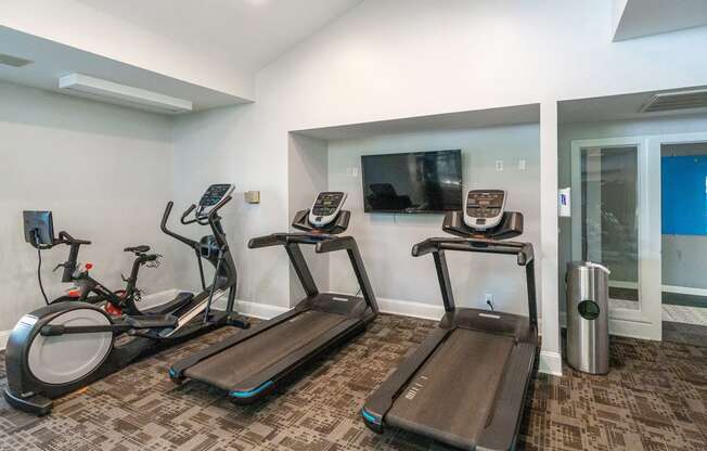 the gym at the preserve at polk apartments