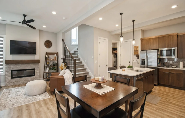 Luxurious 3-Bedroom, 2-Bathroom Townhouse – Des Moines