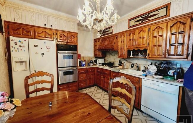 3 beds, 1 bath, 1,200 sqft, $3,600, Unit 2