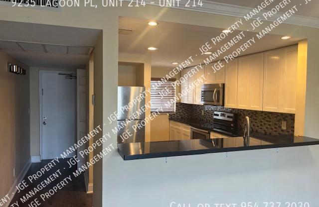 9235 Lagoon Pl