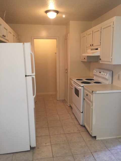 2 beds, 2 baths, 1,000 sqft, $975, Unit 8361-A