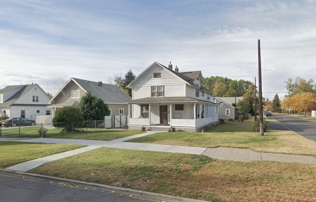 302 S 8th Ave