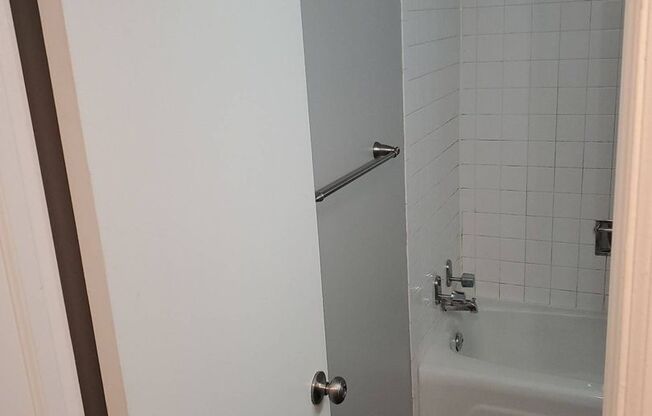2 beds, 1.5 baths, 935 sqft, $910, Unit 7802-203