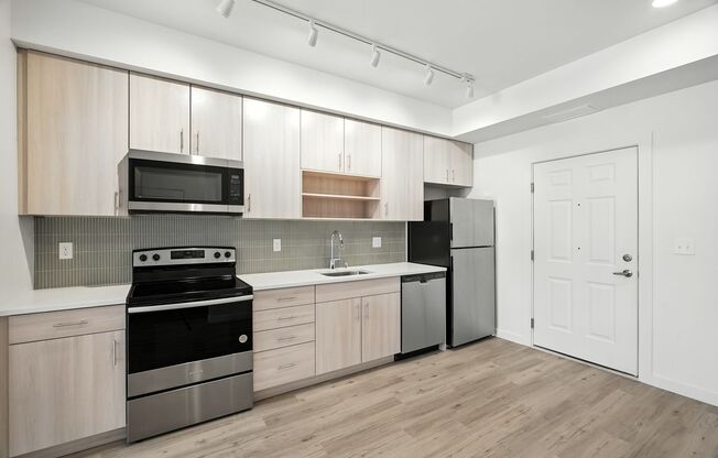 2 beds, 1 bath, 757 sqft, $1,695, Unit 201