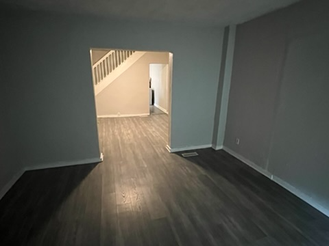 1031 W 33 ST