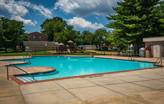 Maplewood Villas Apartments Pool 06