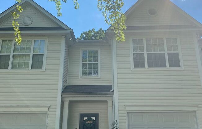 Townhome in great location! SPECIAL! $250 OFF OF THE SECOND MONTH IF APPROVED TO MOVE IN ON OR BEFORE OCTOBER 15TH!