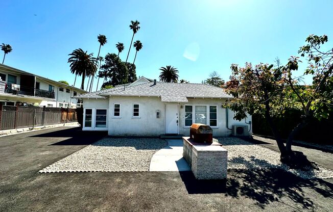 607-611 N. El Molino Avenue