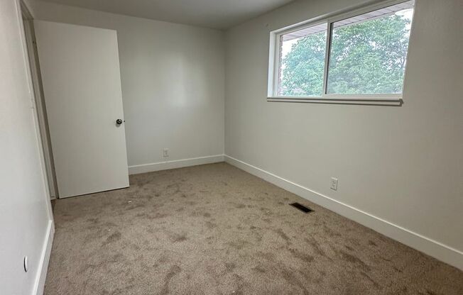 2 beds, 1 bath, $1,300