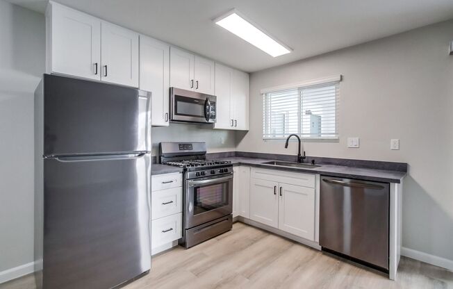 Newly renovated 1b/1b in the heart of North Park (A/C, Washer/ Dryer, Dishwasher, Microwave)