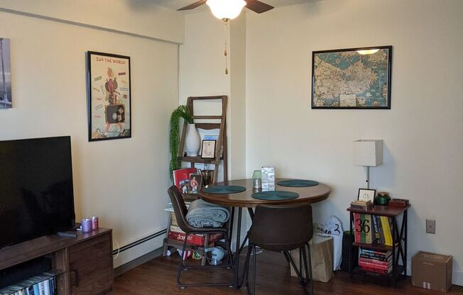 1 bed, 1 bath, 606 sqft, $3,000, Unit 1704