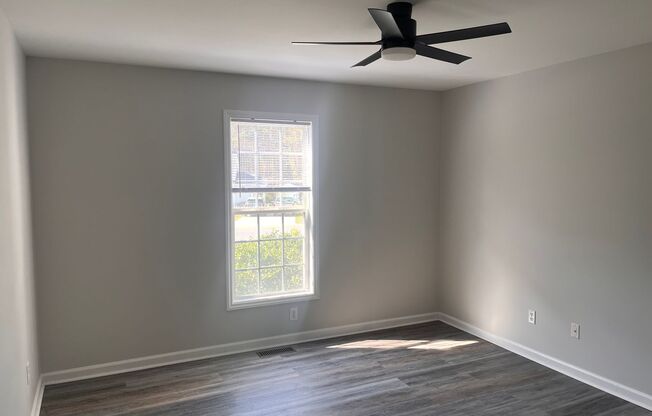 3 bedroom 2 bath single family home. Fresh paint, new floors