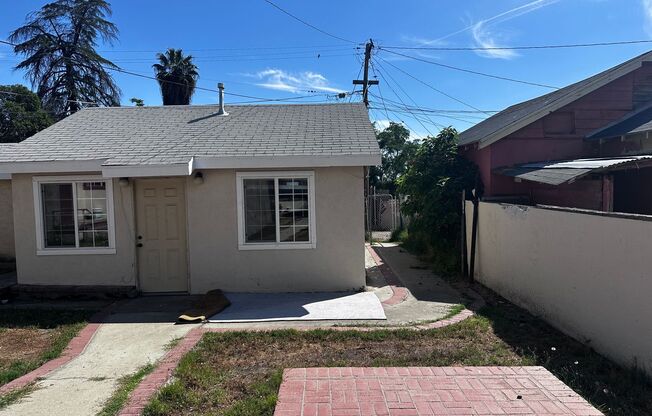 905 &amp; 905 1/2 Pearl St
