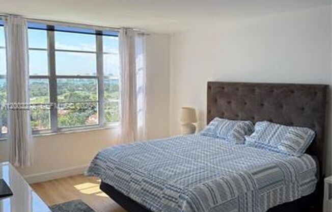 2 beds, 2 baths, 1,040 sqft, $3,600, Unit 5700 Collins Ave # 15H