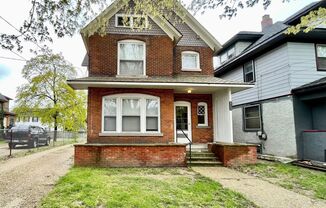 815 W WALNUT ST