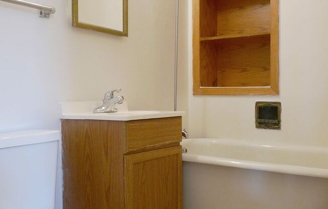 2 beds, 2 baths, 950 sqft, $1,415, Unit 10 - 210