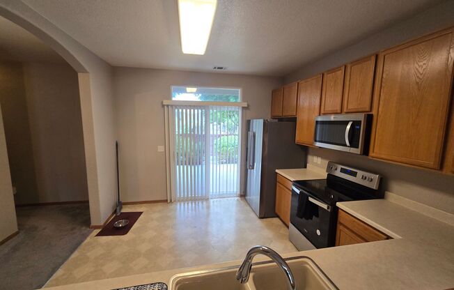 Bright and open Condo, walking distance to N-line Light Rail