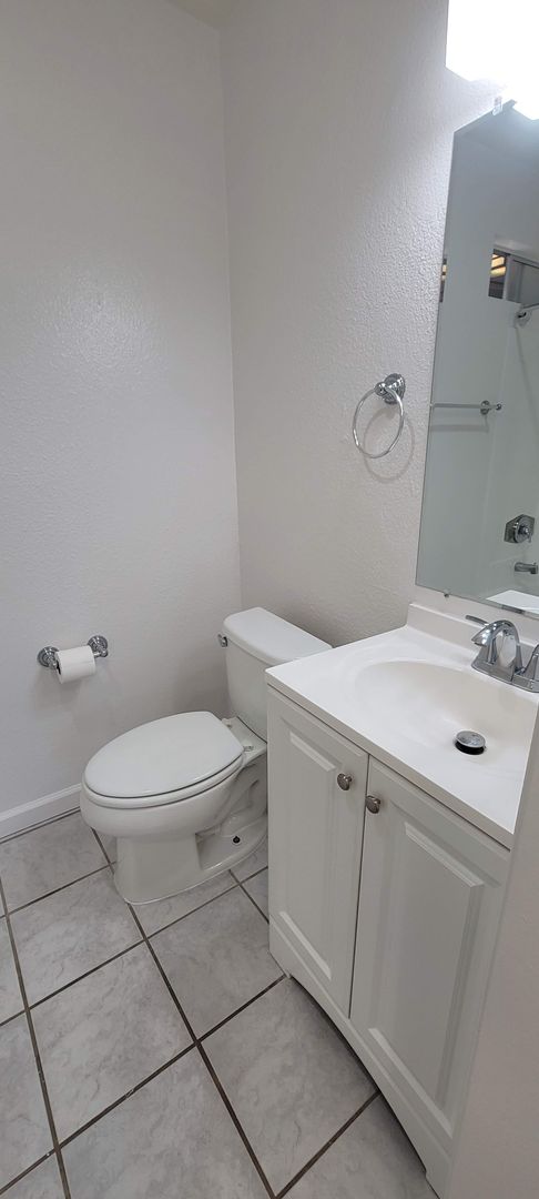 2 beds, 2 baths, 850 sqft, $2,895, Unit 31