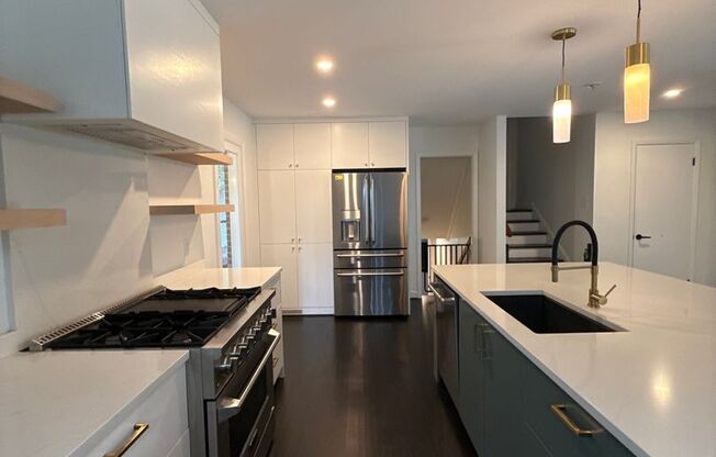 Beautiful 3-bedroom House in SouthPark!