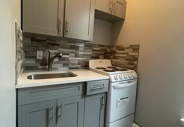 869 MACY PL